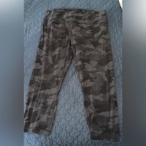 Women’s camo lululemon leggings
